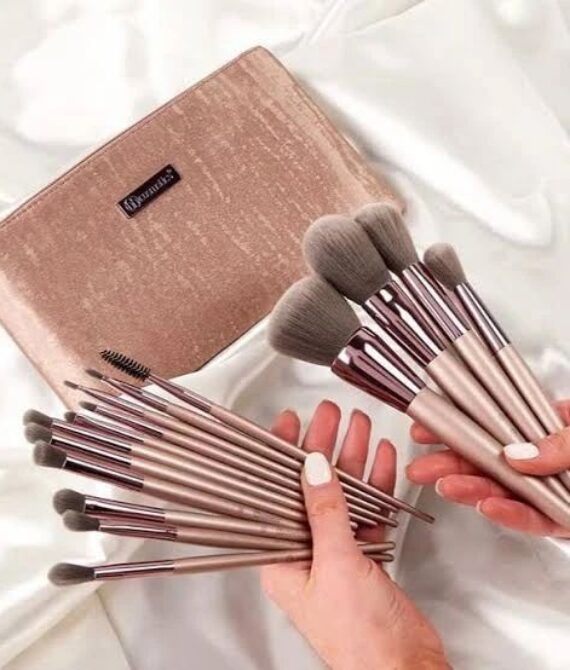 BH Cosmetics Lavish Elegance 15 Pcs Brush Set with Bag