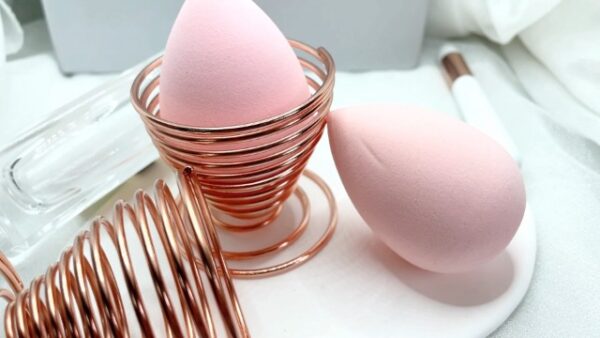 Beauty Blender with Golden spiral Stand - Image 2